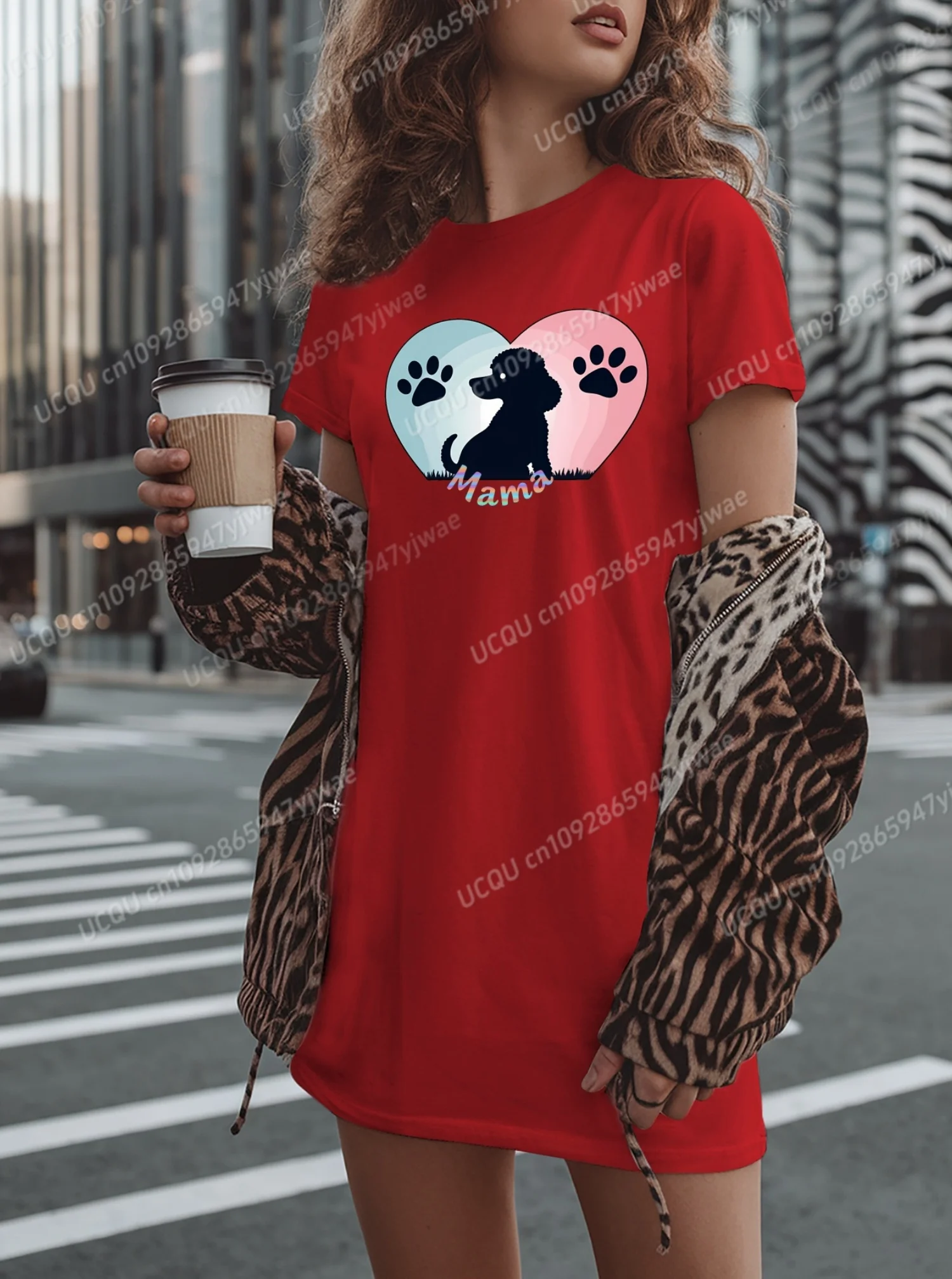 2025 ฤดูร้อนใหม่ผู้หญิงเสื้อยืดหลวมสบายๆการ์ตูนสุนัขพิมพ์ O-คอเลดี้เสื้อแขนสั้นผู้หญิงเสื้อผ้า