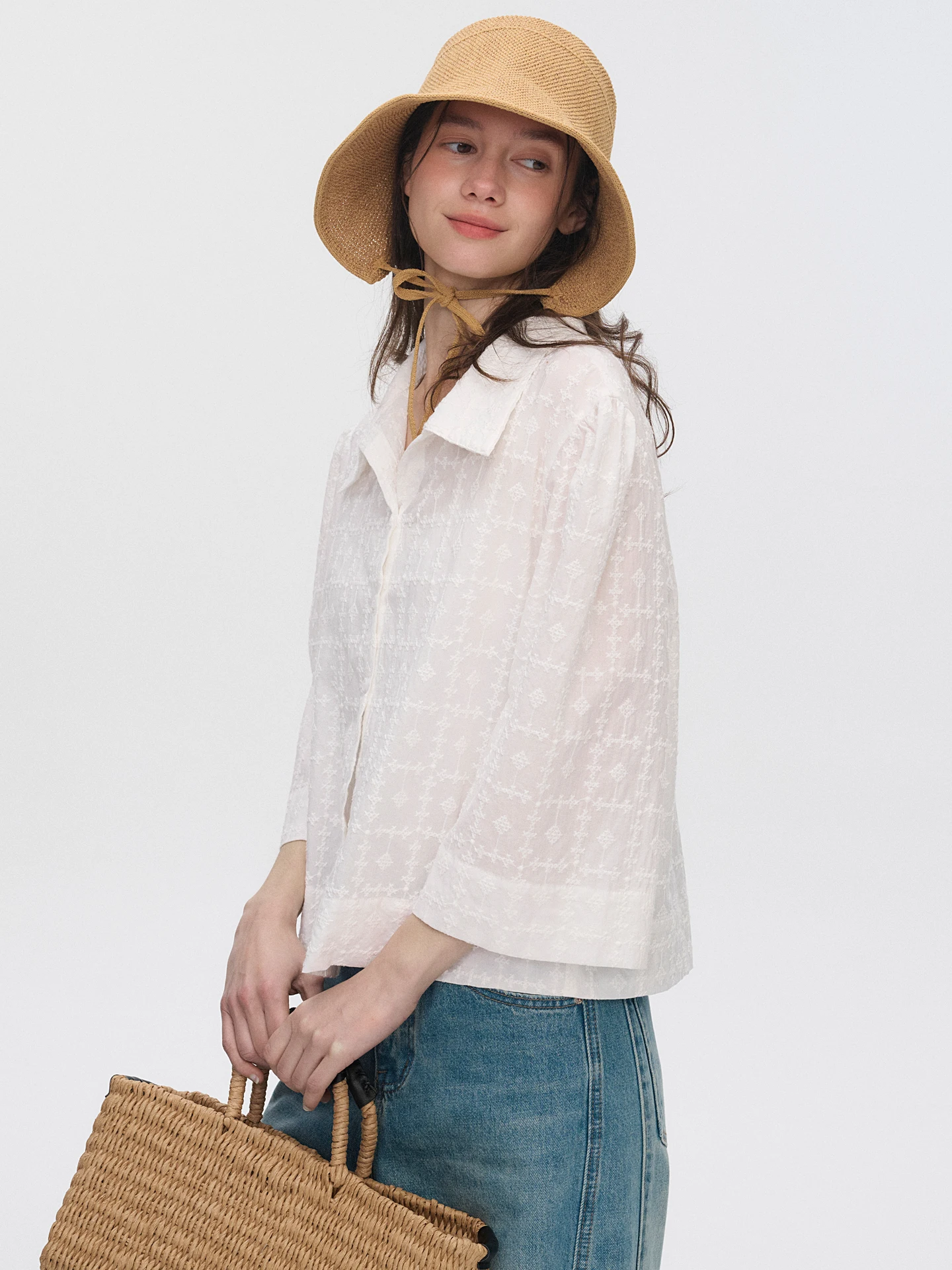 

Digbu Limited Edition: Новинка! Уникальный, красивый, белый, свободный кардиган из чистого хлопка с коротким рукавом в французском стиле. Весенняя коллекция.