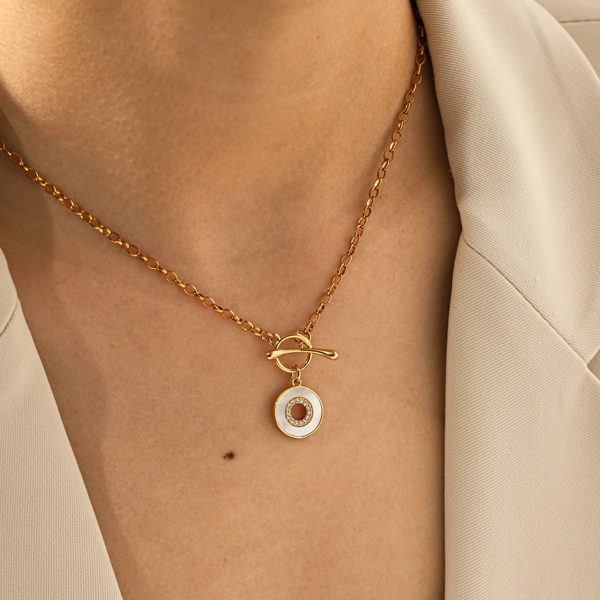 

18K Gold Plated OT Clasp Necklace For Women Round Pendant Hypoallergenic 316L Stainless Steel Waterproof Jewelry Gift