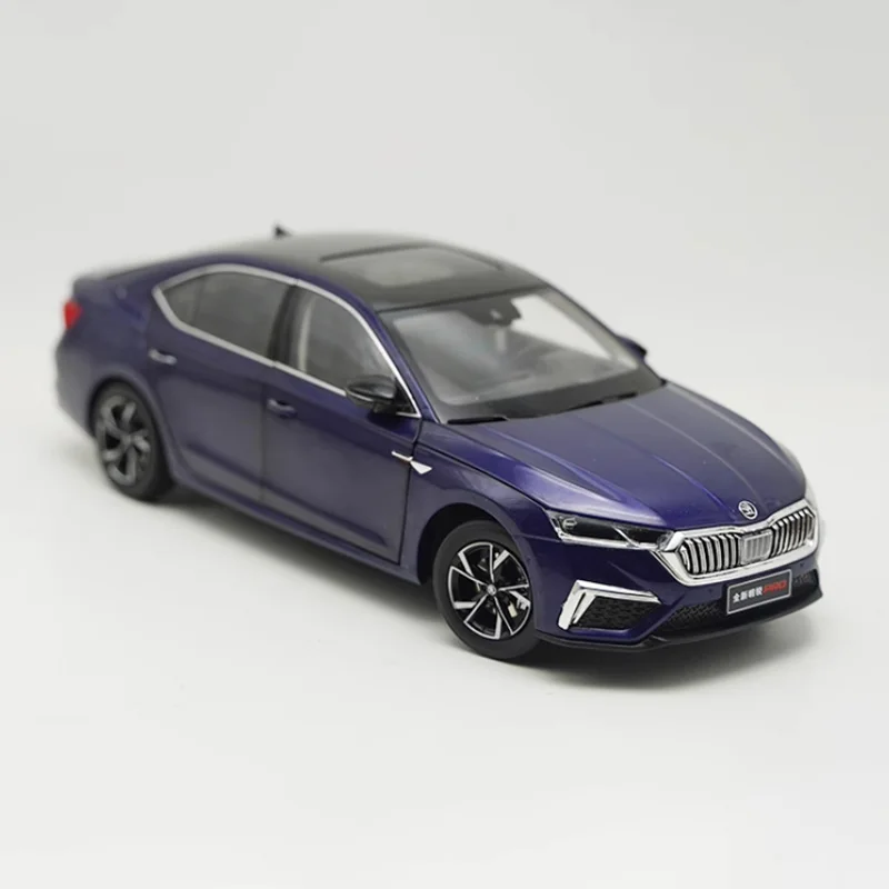 Diecast 1:18 Scale New Skoda Octavia PRO 2021 Alloy Car Model Finished Product Simulation Toy Collection Gift Static Model