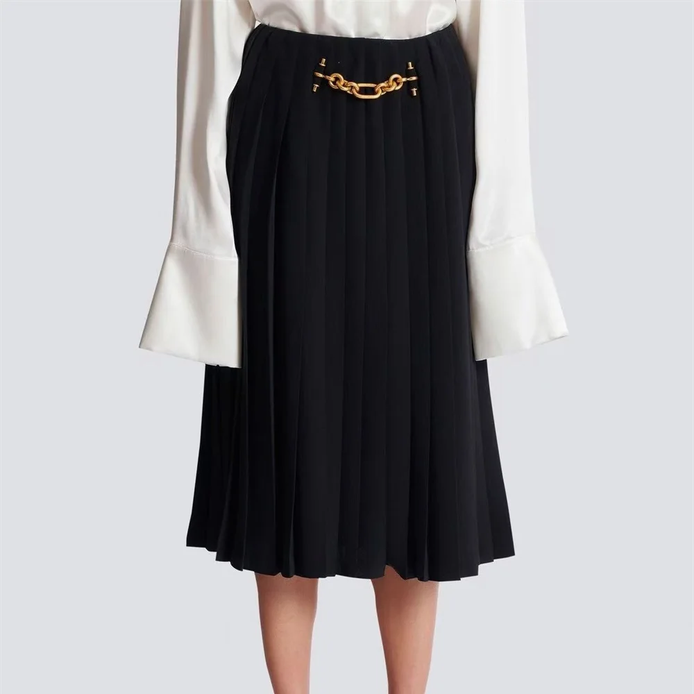 2026 Summer Women's Pleated Skirt, Satin Fabric, Metal Chain, Women's Half Skirt, Y2K New Fashion Versatile Short Skirt bra