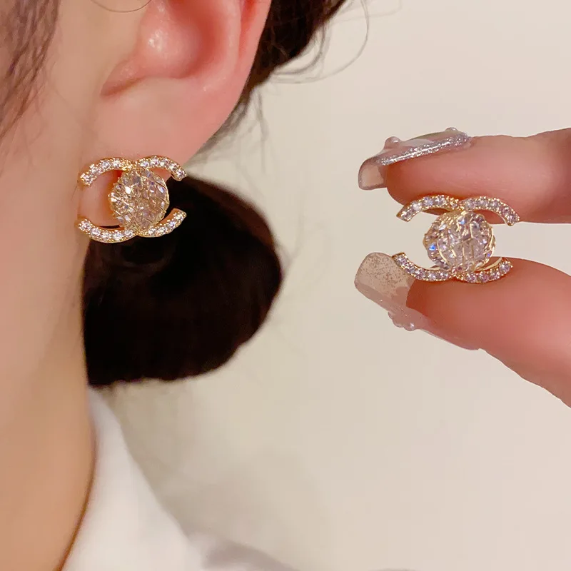 Moonyoyo Earrings For Women Double Side White Shell Pearl Stud Earrings Exquisite Ear Jewelry For Party Bangquet