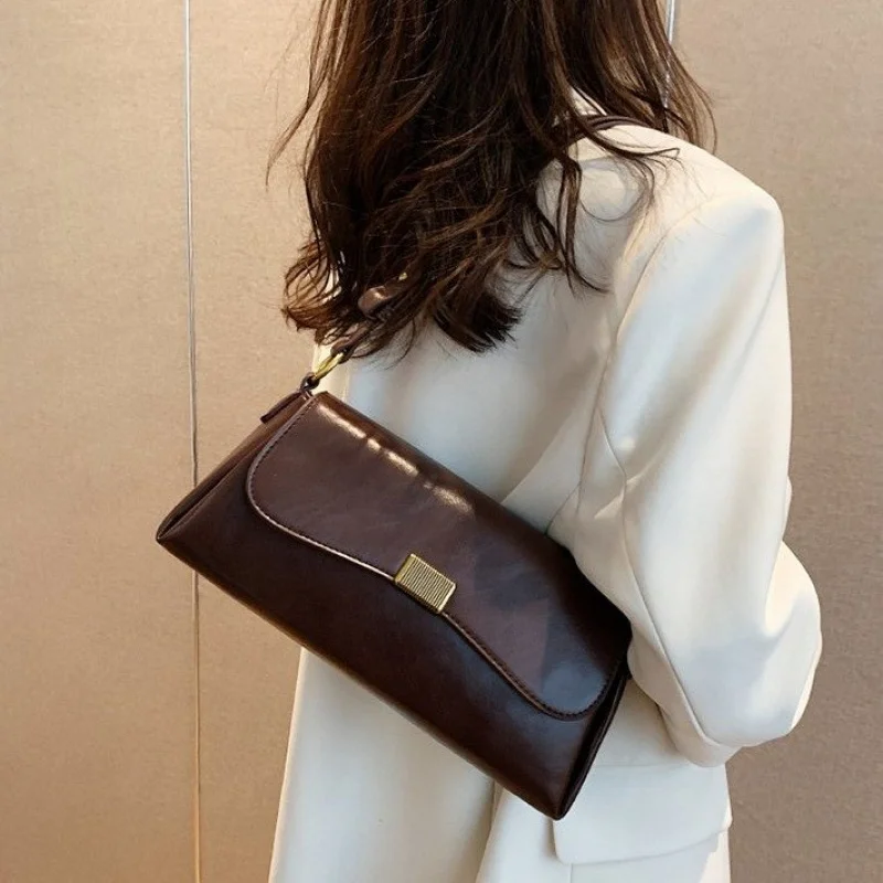 

Fashionable Ladies Messenger Bag Made Of Premium Leather Boasting Paris Casual Vintage Stylish Daily Look​