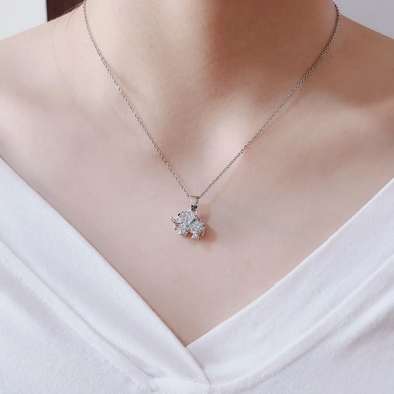Fashionable Women's Adorable Delicate Full Zircon Elephant Animal Design High-End Necklace Accessories