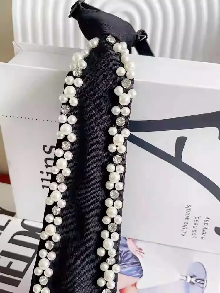 A Black Tie in a Light Luxury Style, Made of Polyester Material, 34cm Long, with Artificial Pearls and Rhinestone Embellishments, a Women's Accessory Suitable for Evening Events/Weddings/Business Celebrations