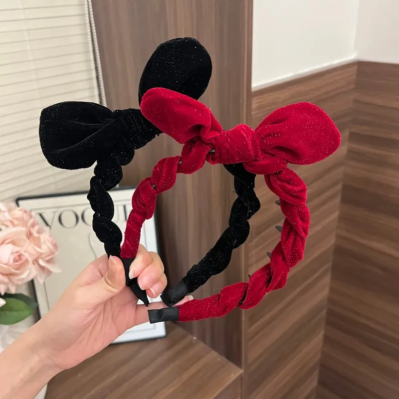 Add a Touch of French Chic: Fluffy Velvet Headband for a Elevated Crown