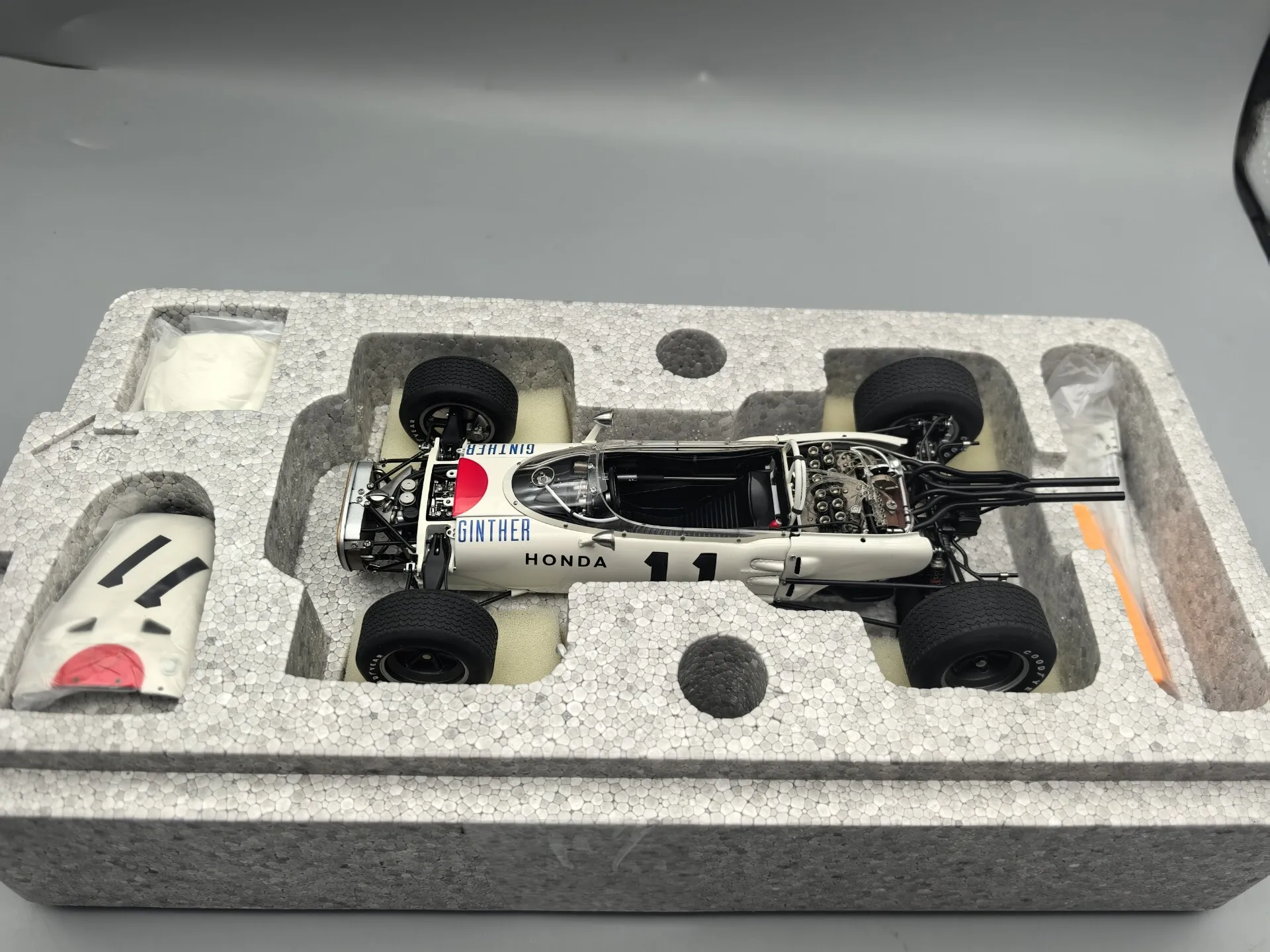 

Autoart 1:18 RA272 F1 MEXICO GP WINNER 1965 #11 Simulation Limited Edition All Open Alloy Metal Static Car Model Toy Gift