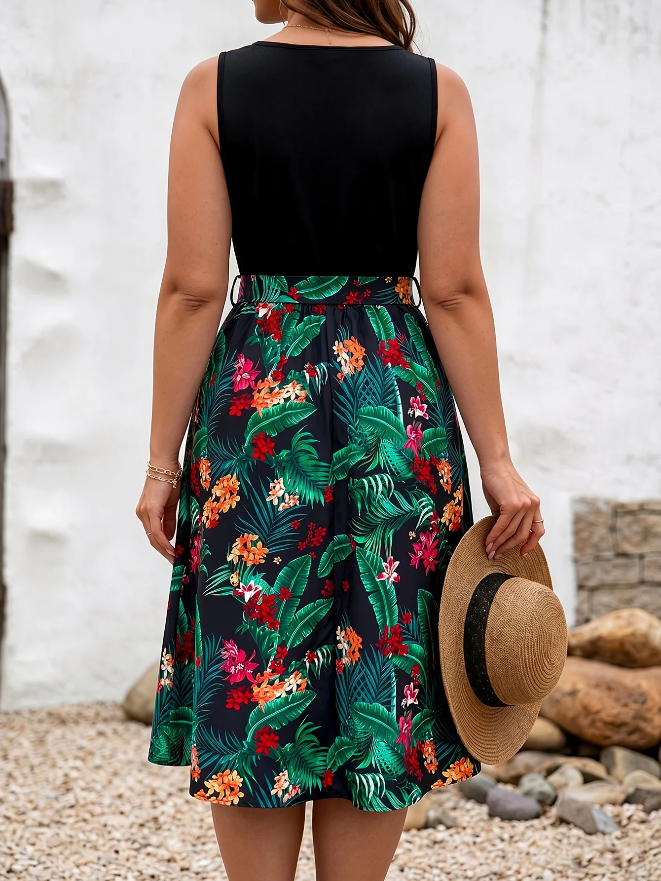 Plus-Size-Midikleid mit Blatt- und Blumenmuster, ärmelloses A-Linien-Sommerkleid mit Rundhalsausschnitt und selbstbindender Taille, Urlaubskleid für kurvige Frauen – Detail 3