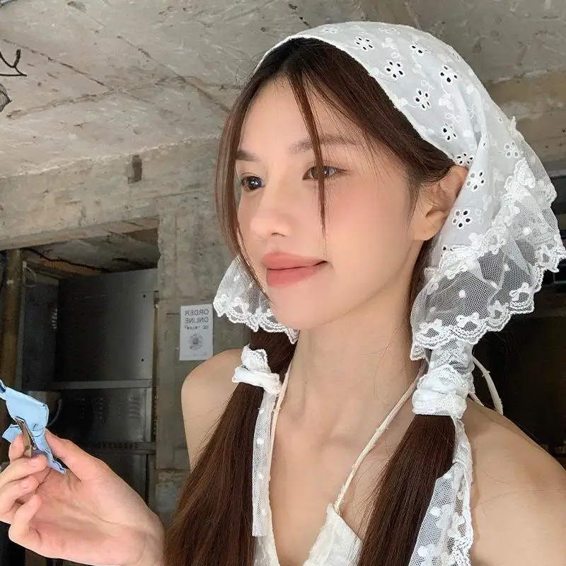 レトロレーストリムスカーフ女性三角ヘッドスカーフ Y2K 女の子刺繍レースネックスカーフ白レースアップ旅行写真ヘッドバンドラップ