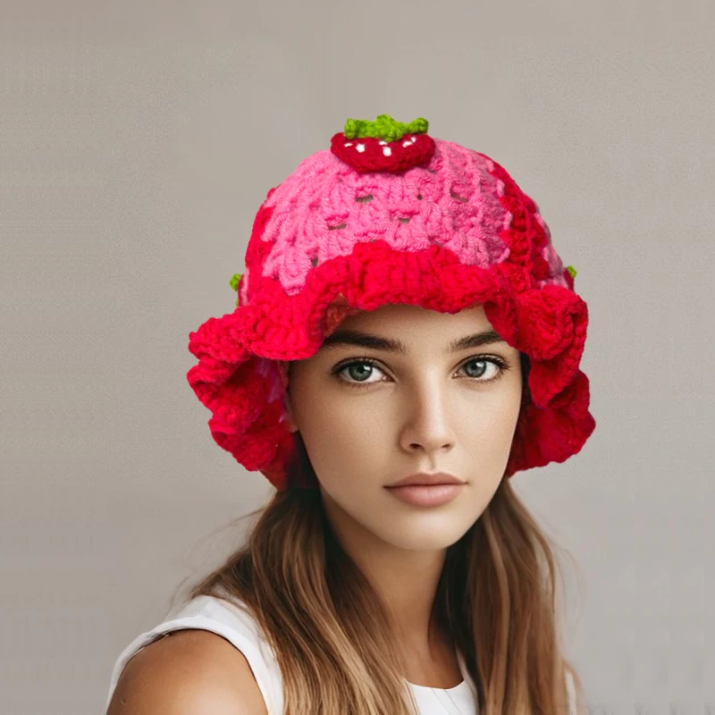 Handgefertigter gehäkelter Sonnenhut mit Erdbeer- und Kirschmuster – stilvolles Sommermode-Accessoire