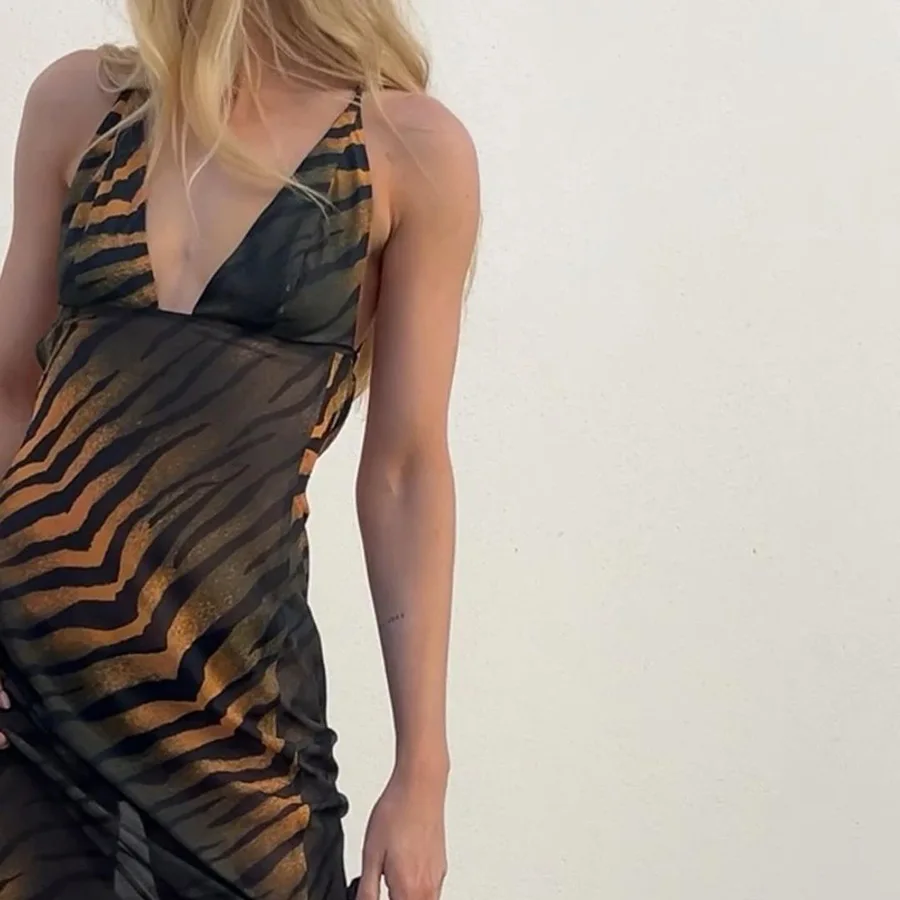 Sukienka damska na ramiączkach w panterkę, głęboki dekolt V, odkryte plecy, seksowna suknia, bez rękawów, topy damskie, spódnica bodycon w kształcie litery A, hit sprzedaży.