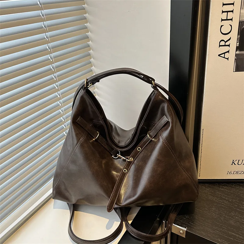2025 autumn and winter retro simple large capacity shoulder bag fashionable and individual women's handbag trendy tote bag