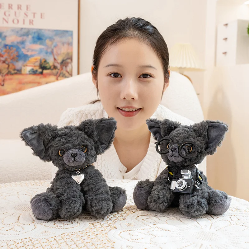 13CM süßes schwarzes Devon Rex Plüschtier lebensechte Kuscheltiere Katze flauschige weiche kleine schwarze Devon Rex tragen Schal Lätzchen Kawaii Spielzeug