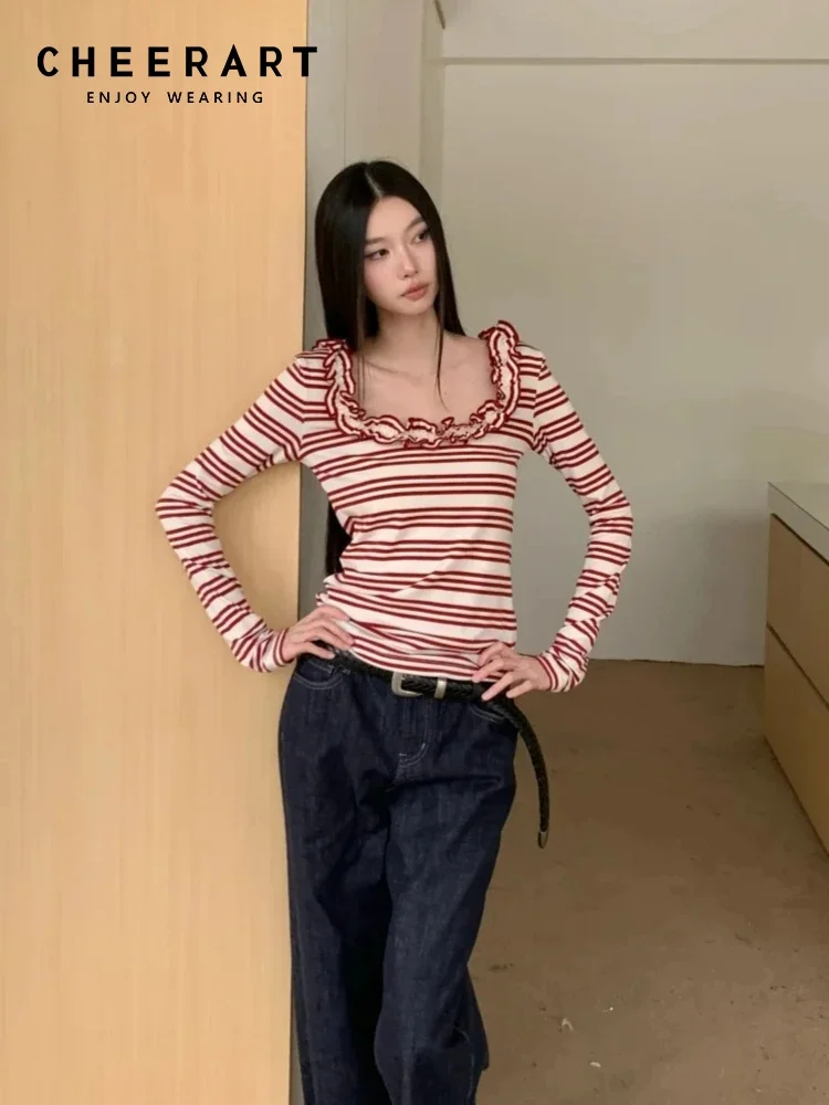 

CHEERART Дизайнерские футболки с длинными рукавами и оборками, вязаный топ, полосатая футболка, женская красная повседневная футболка с квадратным вырезом, весенняя мода 2026