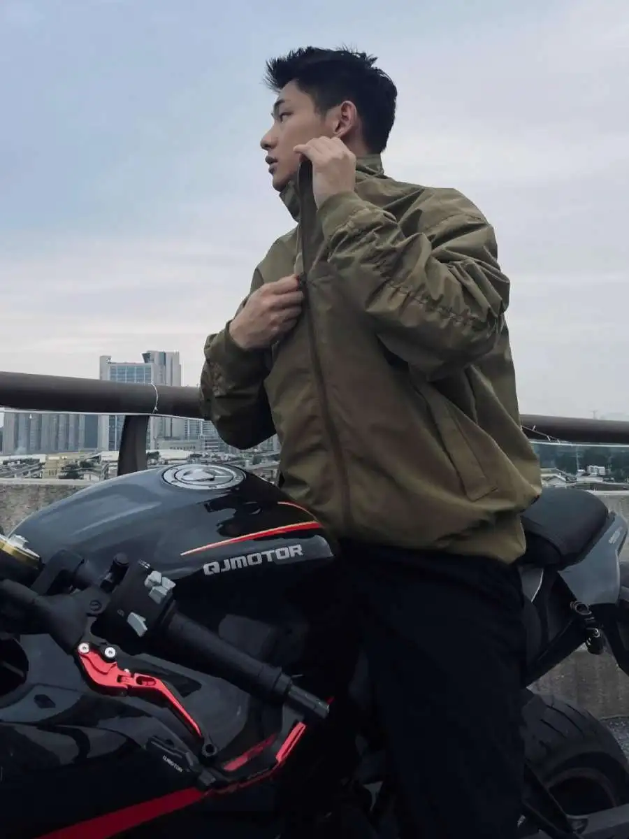 

Американский стиль: Ветрозащитная куртка-бомбер с воротником-стойкой для весны и лета, однотонная, в стиле ретро, для активного отдыха и работы, верхняя одежда