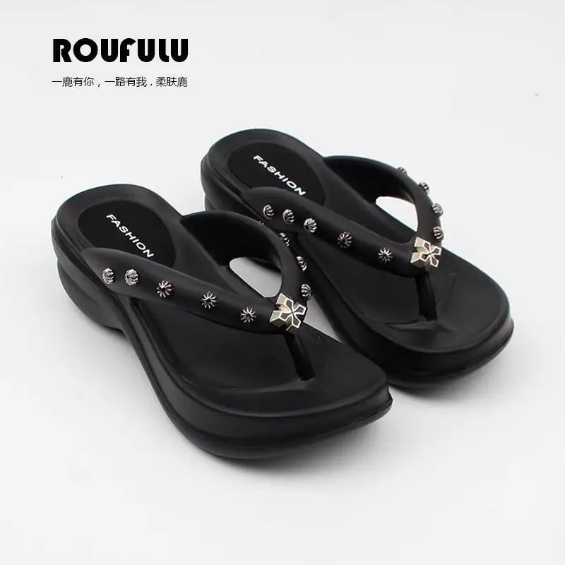 

Original Design Women's Summer 2025 New Thick Soled Wedge Flip Flops Korean Style Mid Heel Sandals for Outdoor & Beach