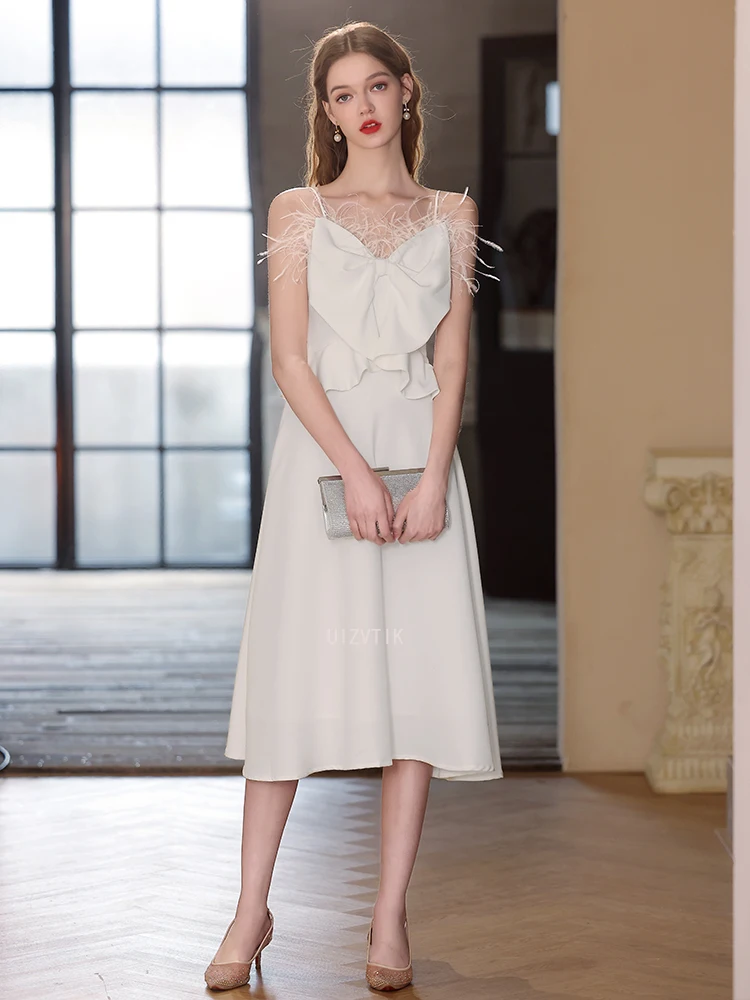 Robe de soirée d'anniversaire en Satin blanc pour femmes, élégante, avec coutures de plumes, col en v, dos nu, robe de bal Simple, robe de soirée de mariage