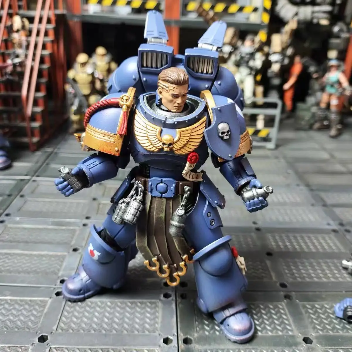 【JOYTOY】ألعاب مجسمة إصدار من Warhammer 40K Space Marine Ultramarines Lieutenant Titus Gadriel Chairon