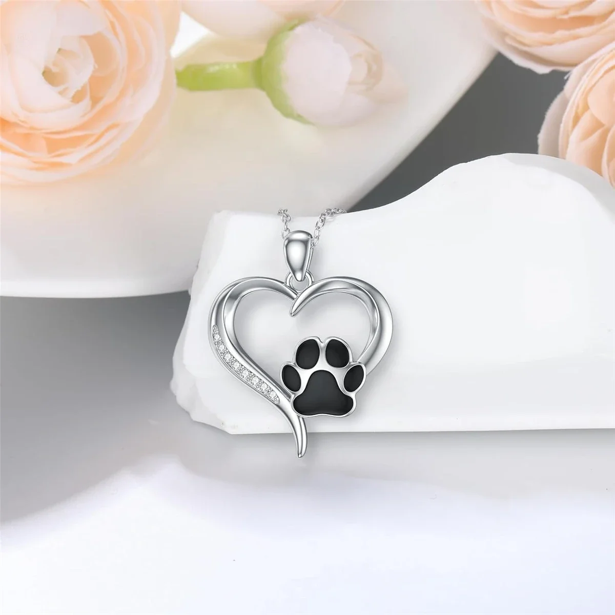 1Pc Exquisite and Lovely Heart-shaped Black Paw Print Pendant Necklace for Women Daily Jewelry Accessories Holiday Birthday Gift