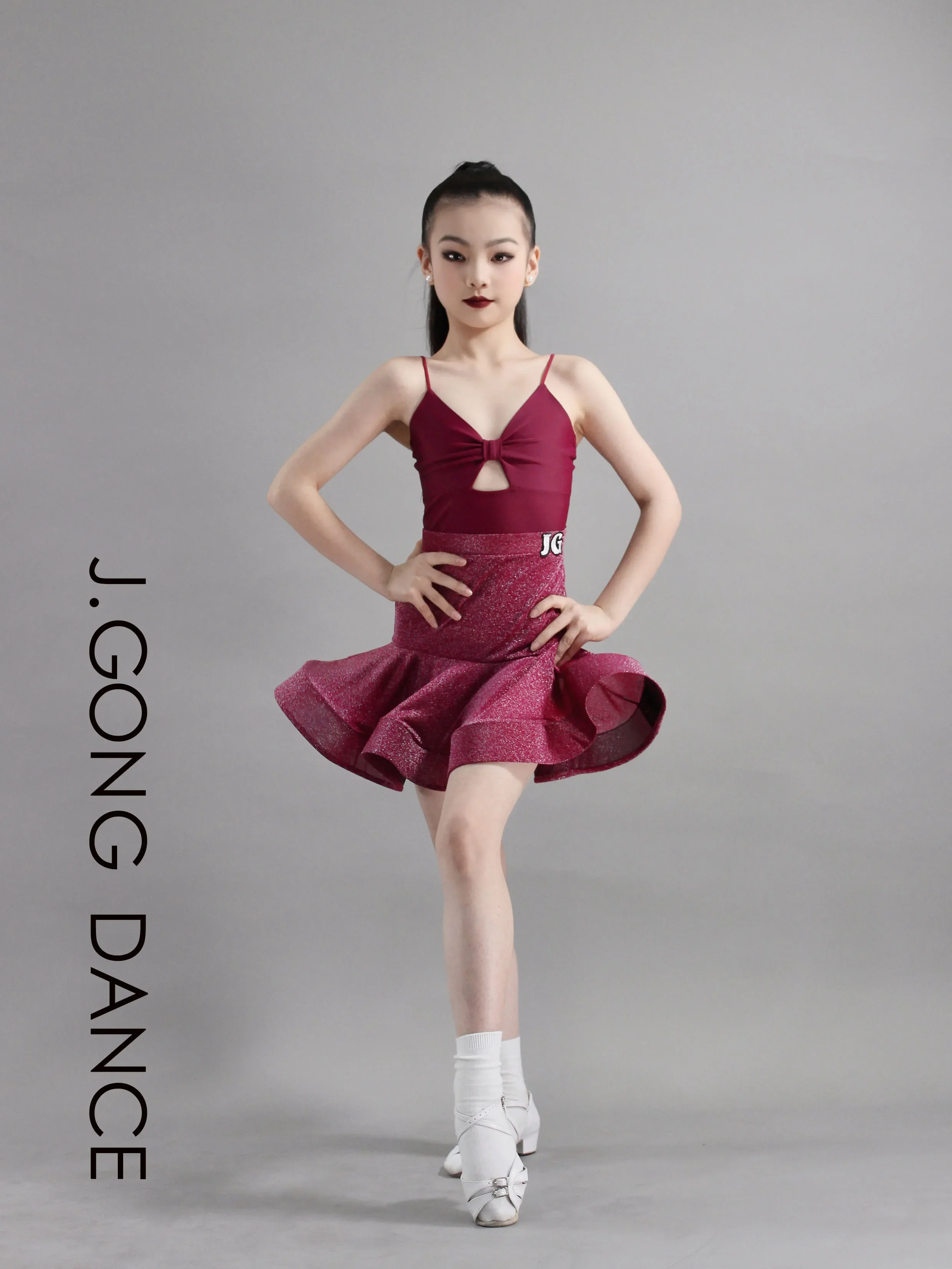 

New children's Latin dance costumes, burgundy stars, bright buttocks, girls' Latin performance costumes