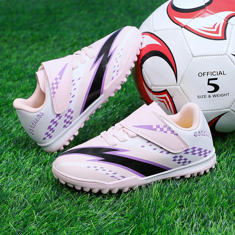 เด็กใหม่รองเท้าฟุตบอลเด็กชายรองเท้าผ้าใบน้ำหนักเบาสบายรองเท้าฟุตบอลเบามากตรงกับมืออาชีพรองเท้ากีฬากันลื่นทุกเพศ