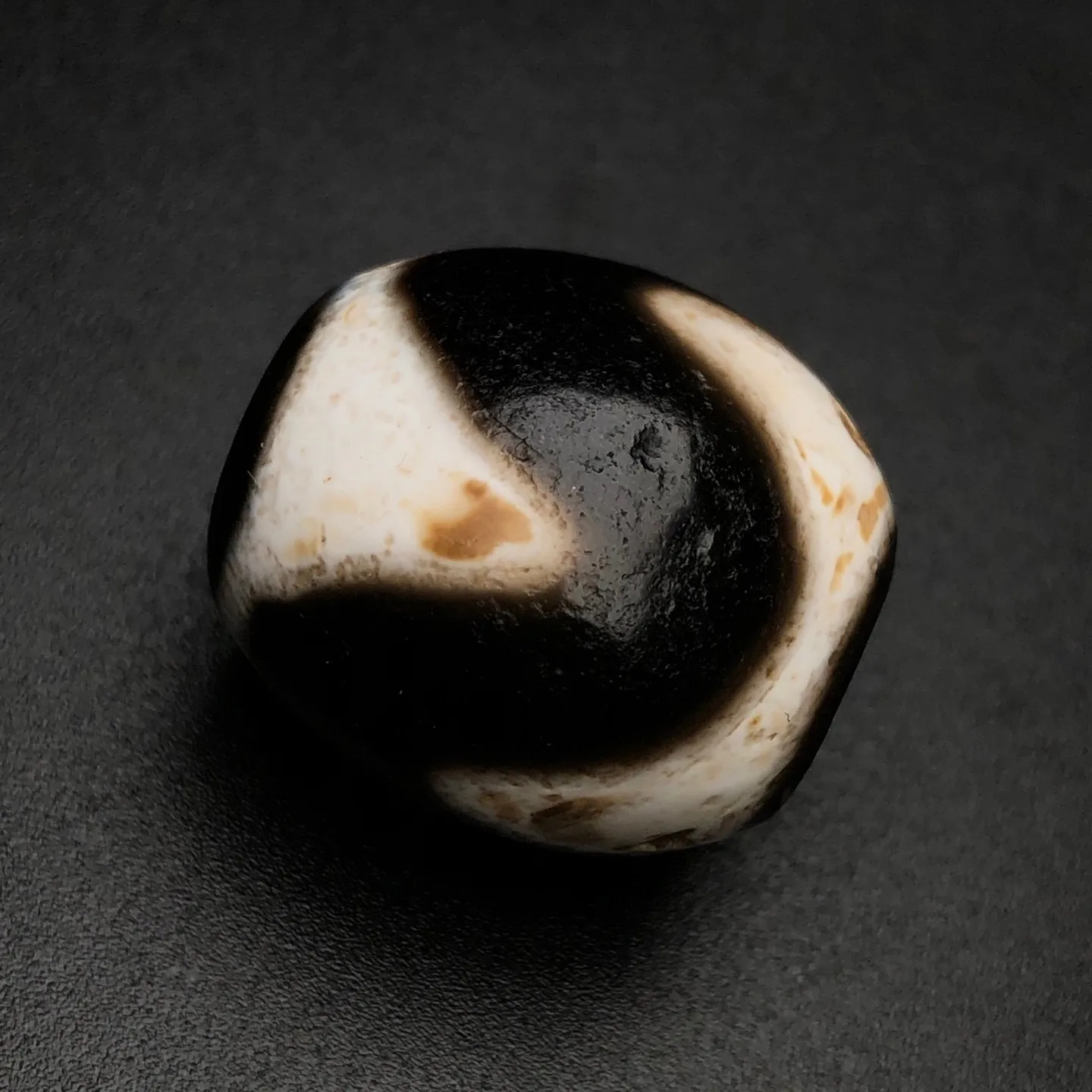Tibetan Buddhism Agate Tiger Teeth DaLuo Dzi Bead Amulet Necklace Pendant G228