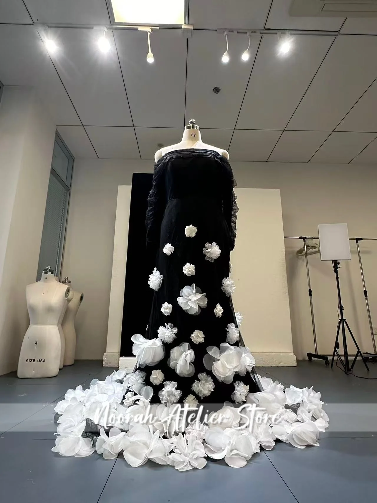 Elegant Black Mermaid สีขาว 3D ดอกไม้หรูหราแขนชุดราตรีสตรี 2025 ชุดแต่งงานซาอุดีอาระเบียยาวที่กําหนดเอง