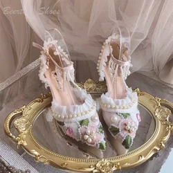 Donne pizzo fiore ricamo rosa pompa da sposa nappa raso bianco scarpe da sposa elegante tacco a spillo scarpe con fibbia in cristallo a punta