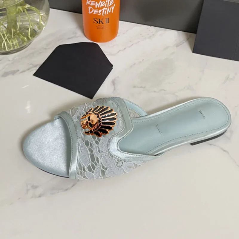 نعال مسطحة جديدة من قطعة واحدة مفتوحة من الأمام لملابس خارجية نسائية مع شباشب مثيرة من الدانتيل بإبزيم من حجر الراين