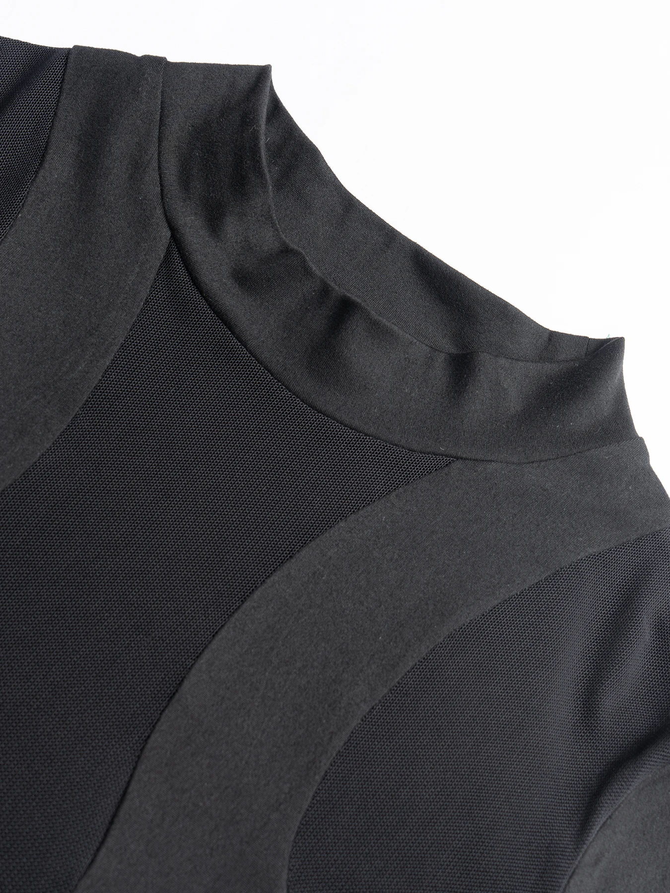 Damen-Oberteil mit Stehkragen, Mesh-Ausschnitt, Langen Ärmeln, Transparenten Details, Figurbetontem Schnitt für Partys – Detail 8