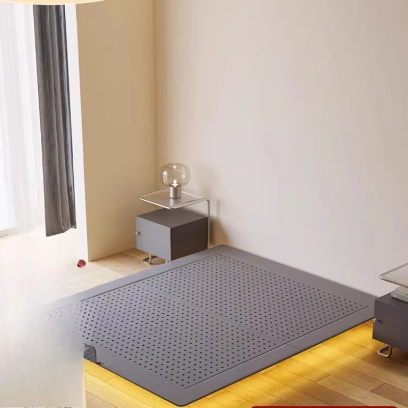 

Подвесная кровать 1,8 метра, двуспальная, с железным каркасом.