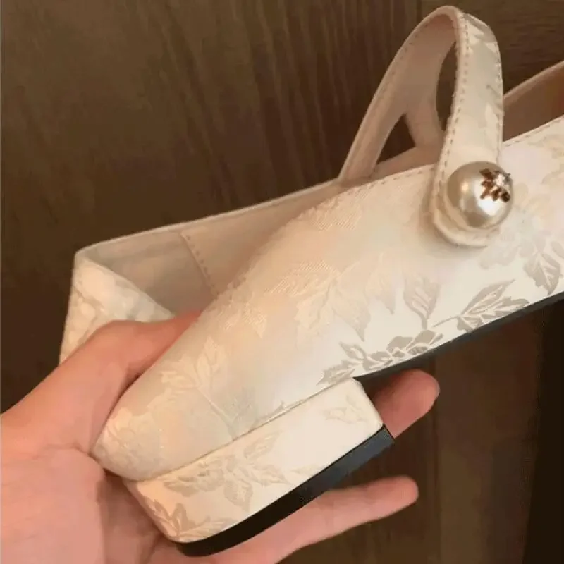 2024 New Retro Silk  Women Shoes Manual Flower Embroidered Chinese Style Girls Casual Shoes National Wind Dance Shoes