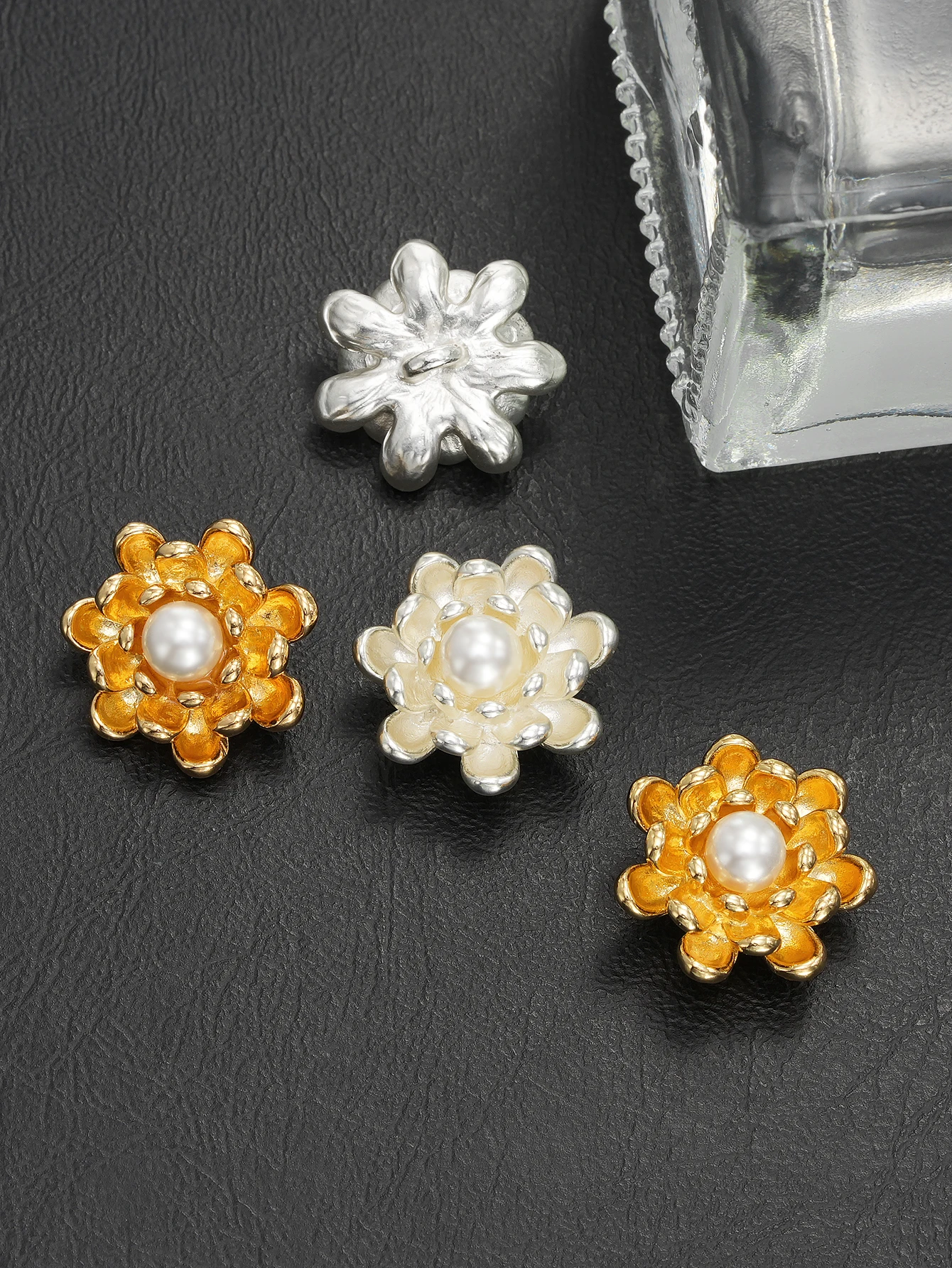 5PCS 골드 실버 꽃 진주 금속 단추 에나멜 꽃 장식 - Button Hole Cutter 리뷰 및 가격