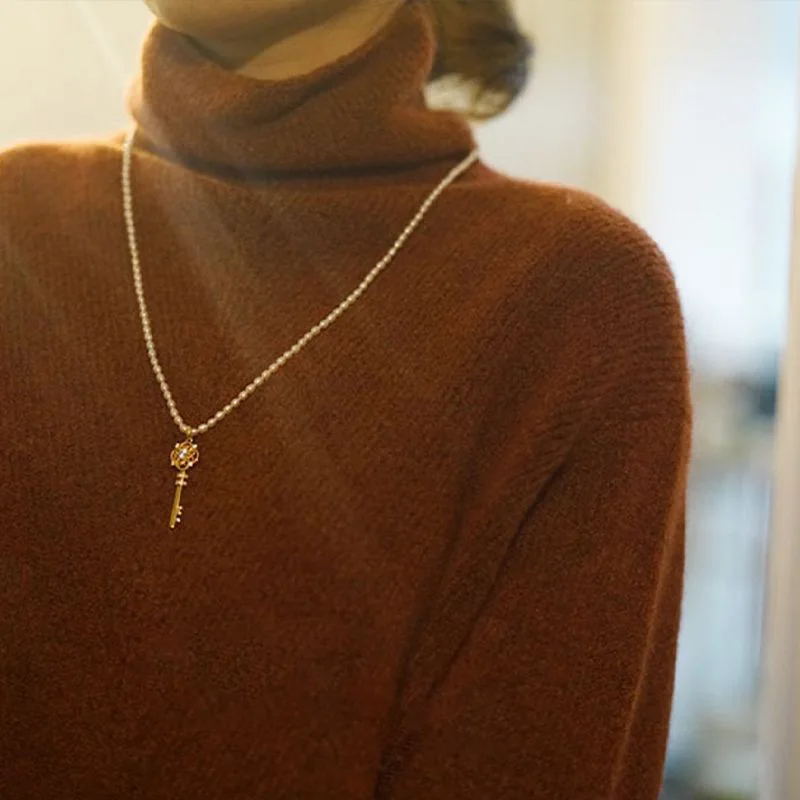 Opera House Premiere of the Art Retro Medieval Key Pendant Necklace Pearl Temperament Autumn and Winter Sweater Chain