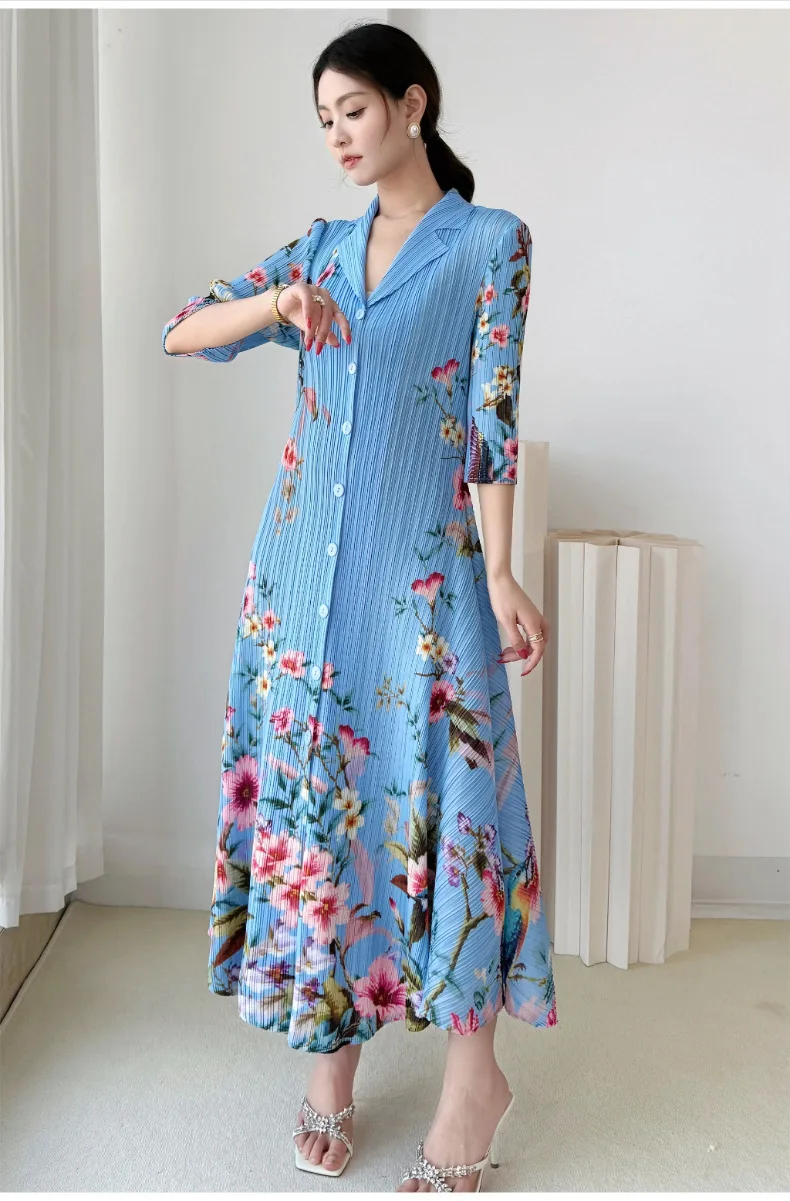 Blumendruck Miyake Plissiertes Kleid mit Reverskragen, 3/4-Ärmeln und Knopfleiste, Midi-Länge, Leichtes Freizeitkleid für den Alltag, Stilvolles Damenkleid – Detail 6
