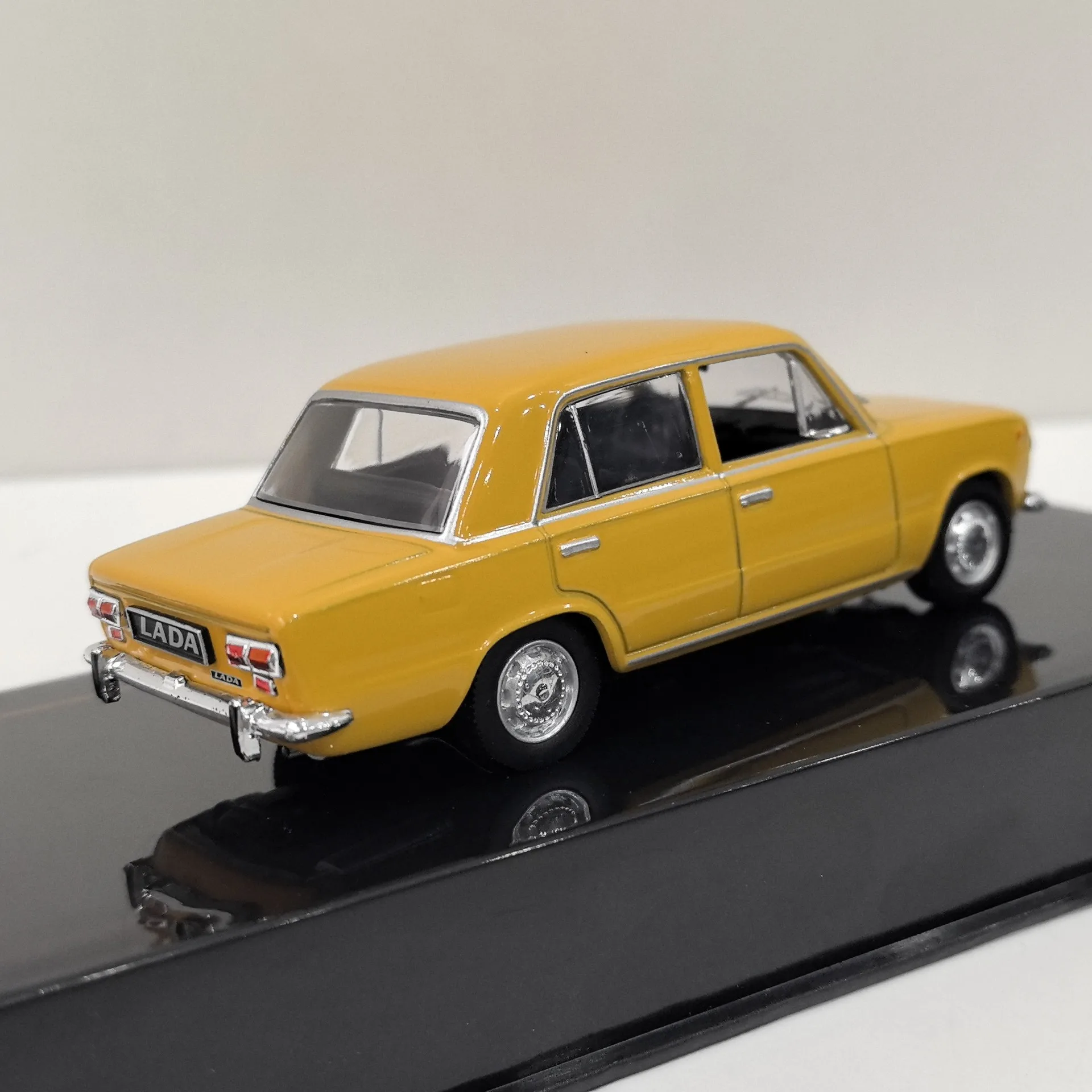 Diecast IXO Schaal 1:43 LADA 1200 1970 Lada Legering Model Auto Collectible Toy Gift Souvenir Display Ornament