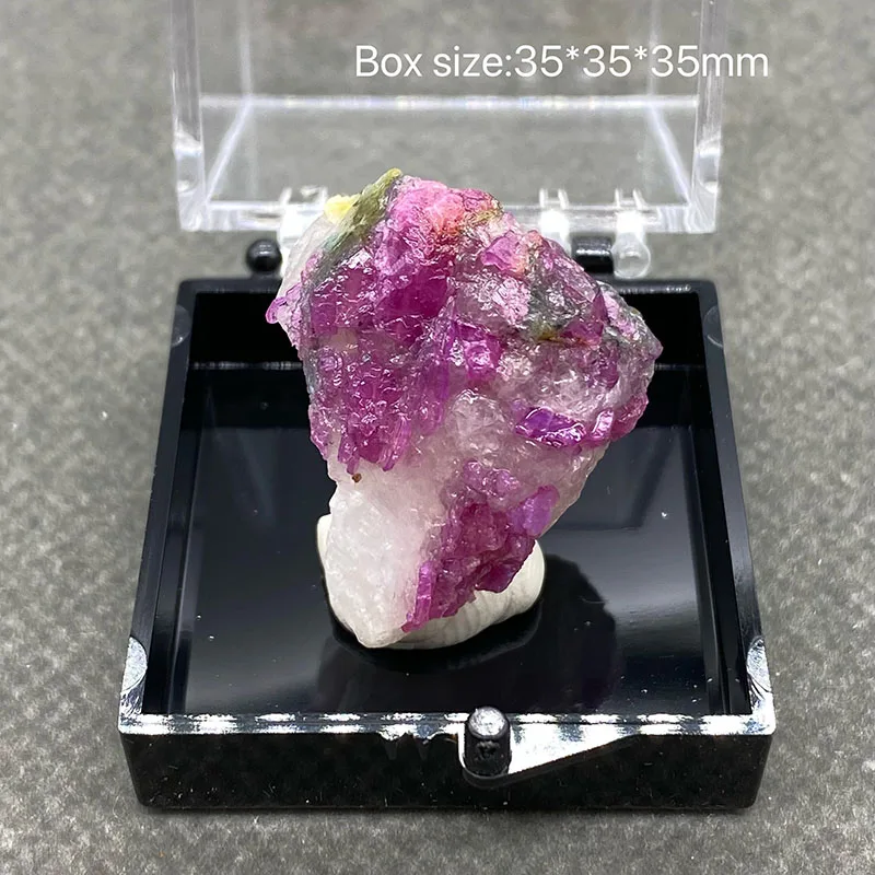 

100% natural Xinjiang sodalite quartz symbiotic mineral specimen beads healing gemstone collection+Box size:35*35*35mm