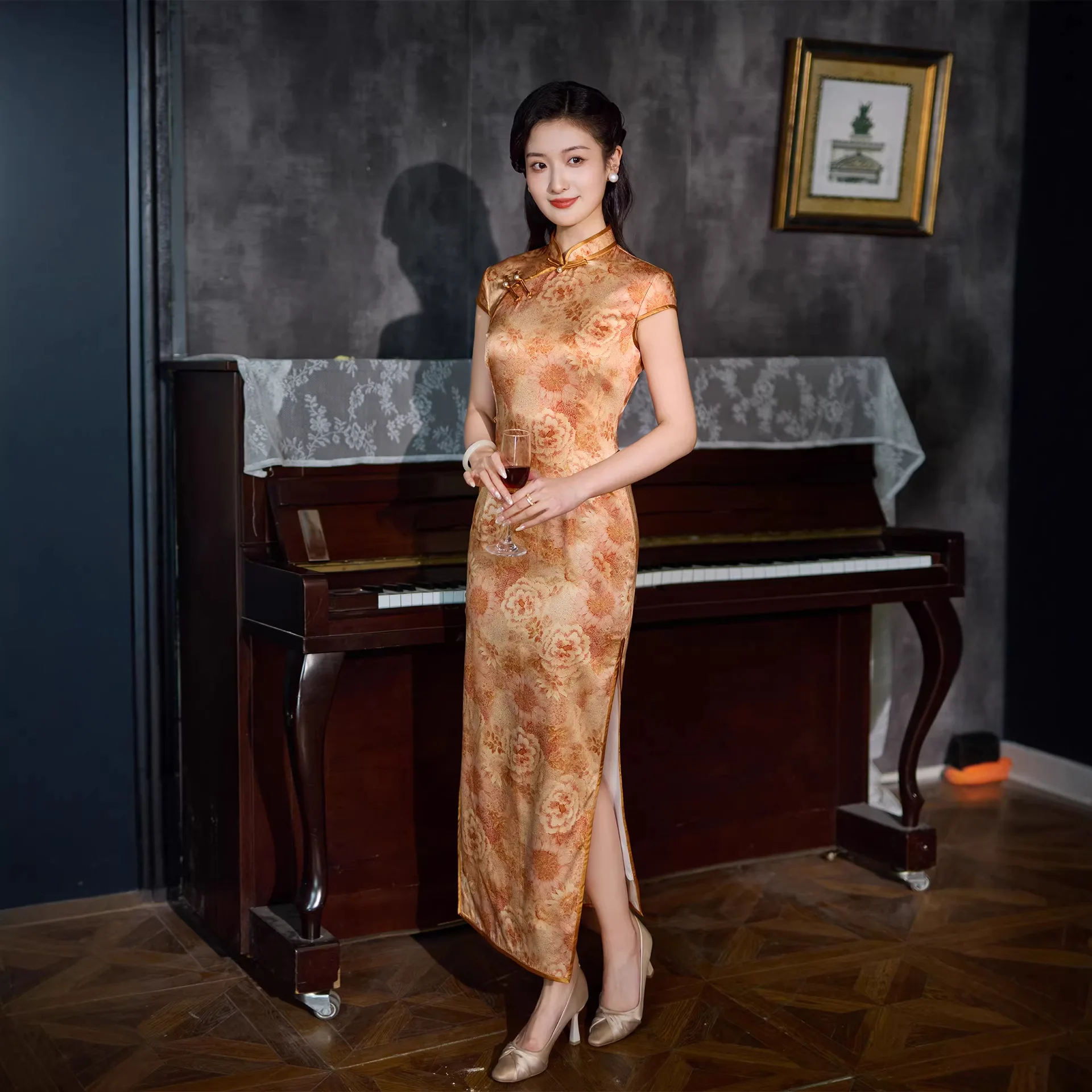 

Improved Silk Chinese Floral Traditional Vintage Modern Cheongsam Qipao High-Grade Young Dress Long Short Sleeve