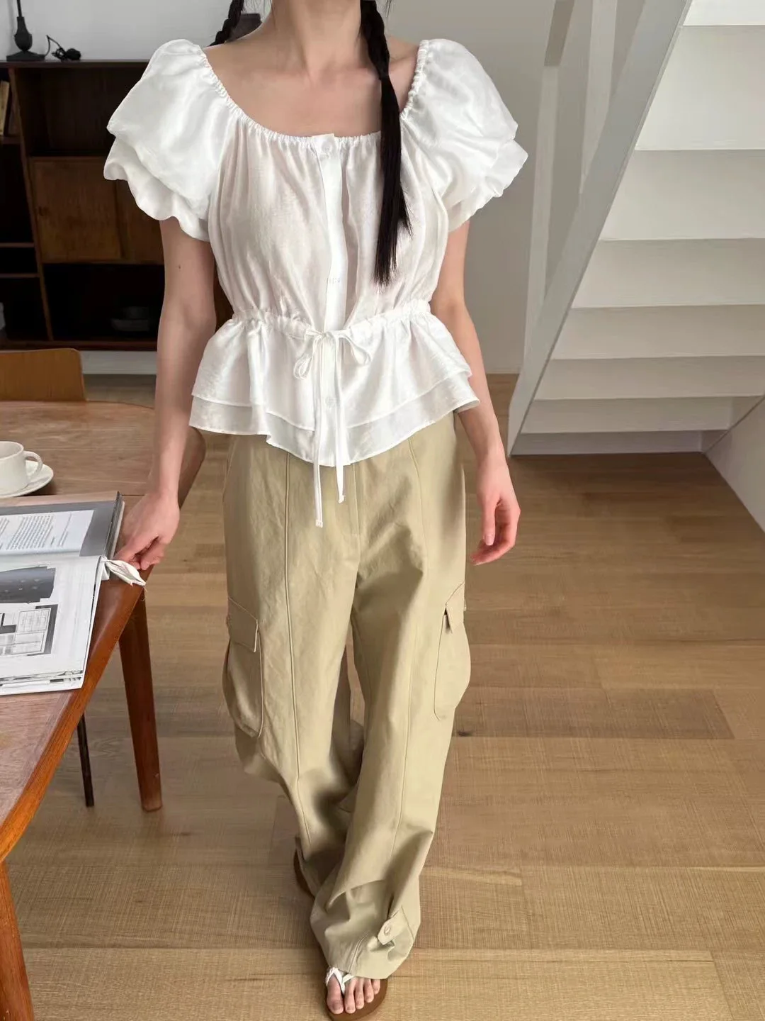 甘いウエストシェイプバブルスリーブ、東大門スクエアカラー薄手サマートップ、デザインセンセーションスモールスリーブ