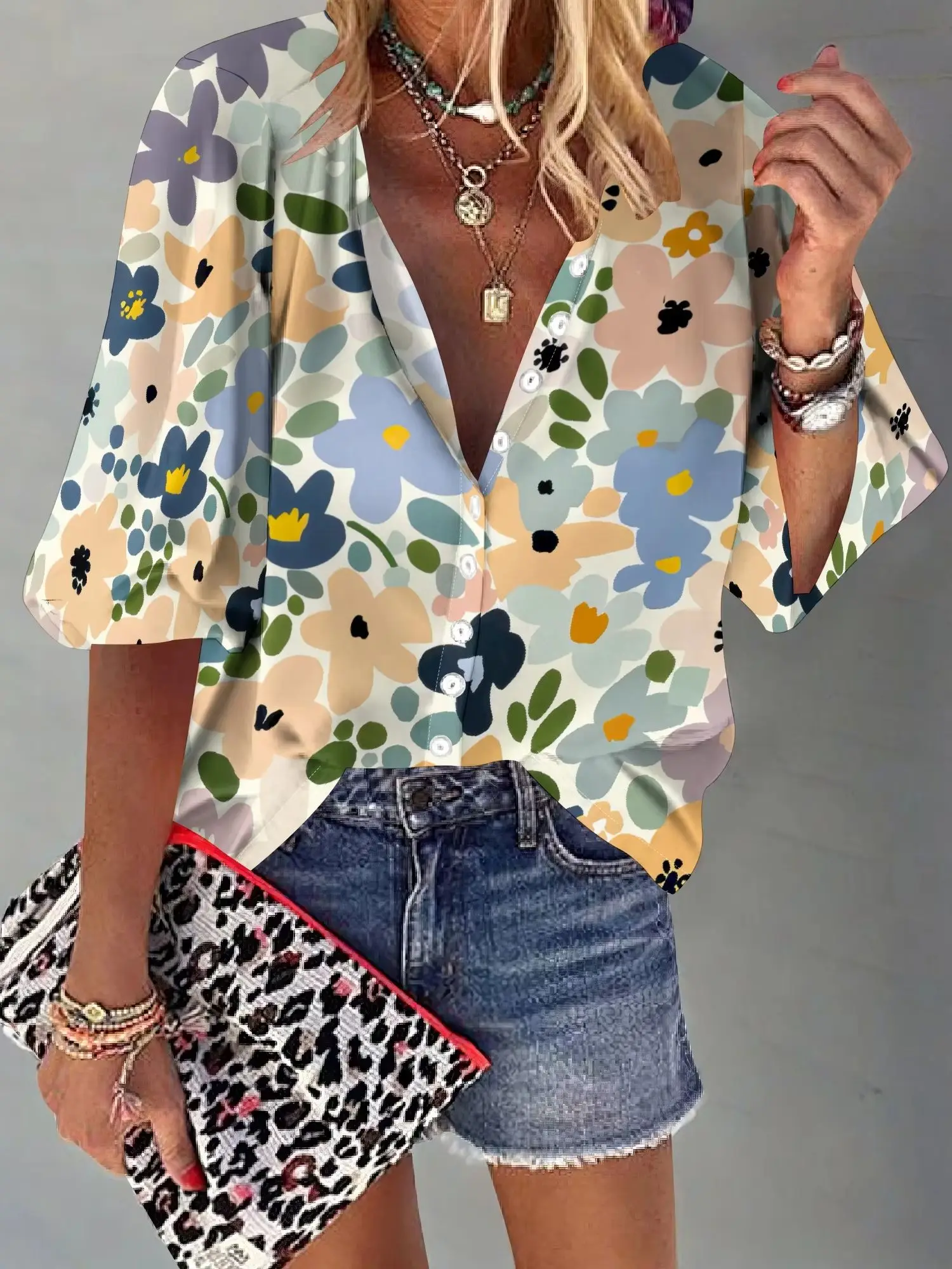 Рисунок 3 - Женская винтажная рубашка с цветочным