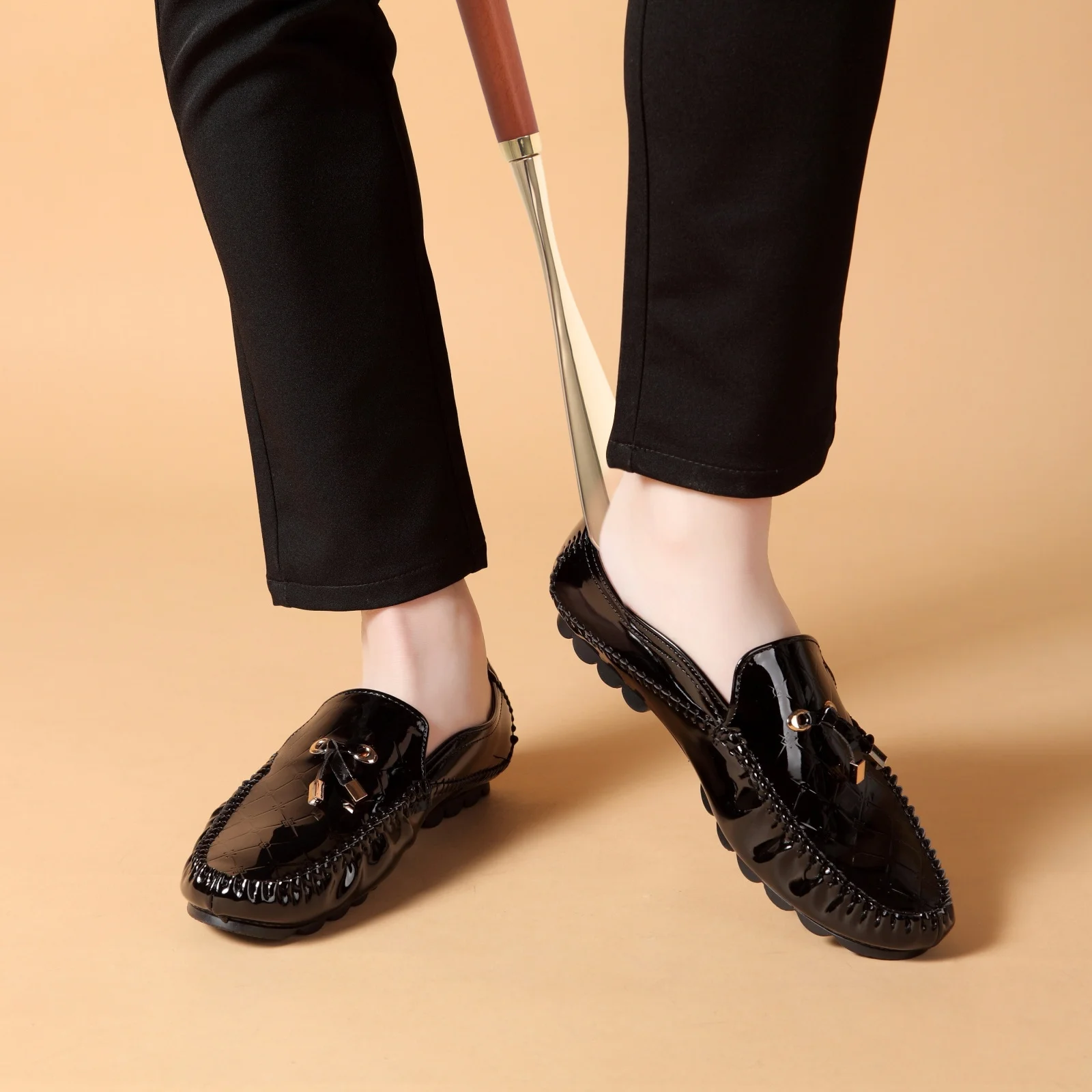 1pcs Long Handle Shoe Horn For Seniors Alloy Beech Wood Extended Boot Shoehorn Portable Travel Shoe Horn For Adults