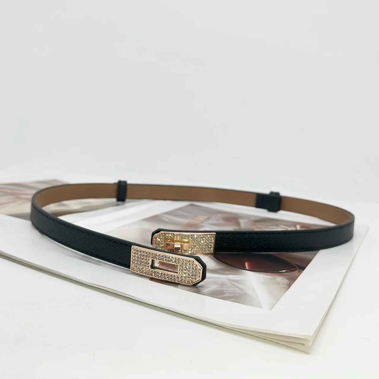 حزام جلد ماركة فاخرة للنساء مصمم سبيكة مشبك حزام الخصر الإناث الجينز بنطلون فستان حزام الخصر