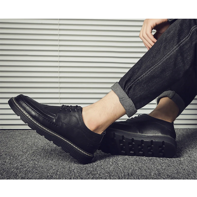 2024 Fashion Brogues Men Casual Shoes Flat Thick Sole Male Footwear Pure Black Shoes A4834