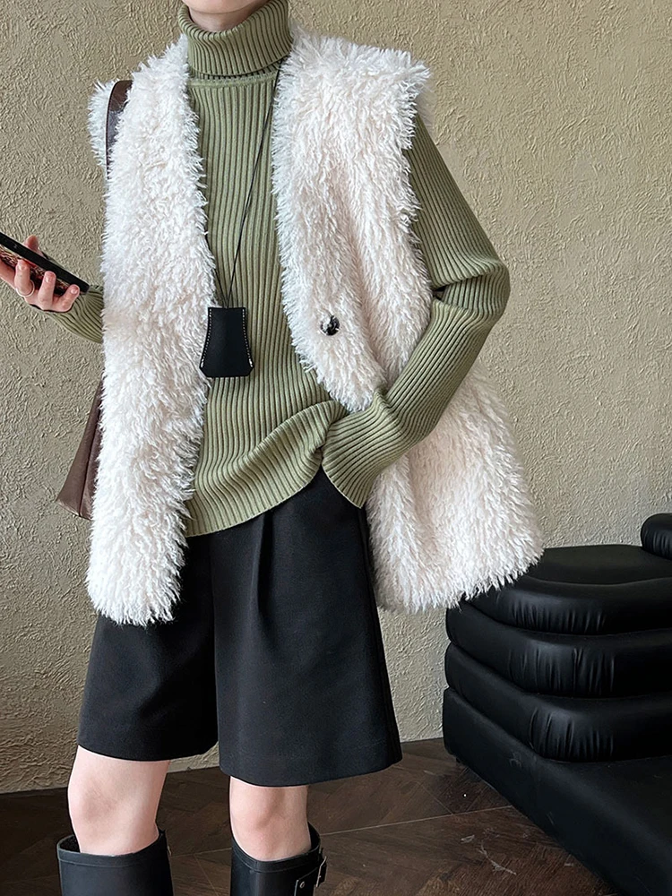 [EAM] Women Beige Lambswool Big Size Thick Keep Warm Vest New V-collar Sleeveless Fashion Tide Autumn Winter 2024 1DH7906