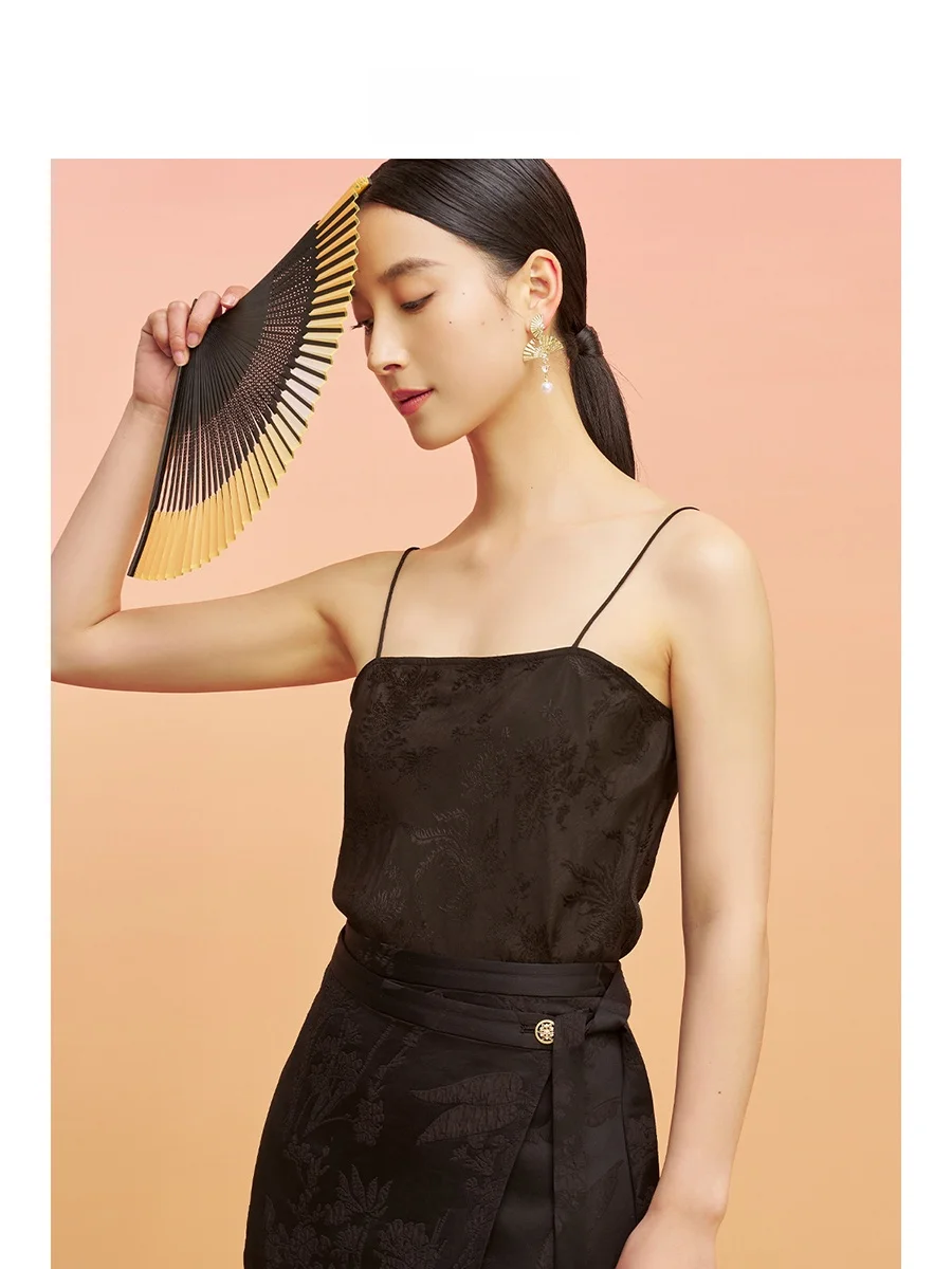 

Женская майка-топ с вышивкой, с плоским воротником, дышащая, влагоотводящая, с вырезом под углом 45 градусов