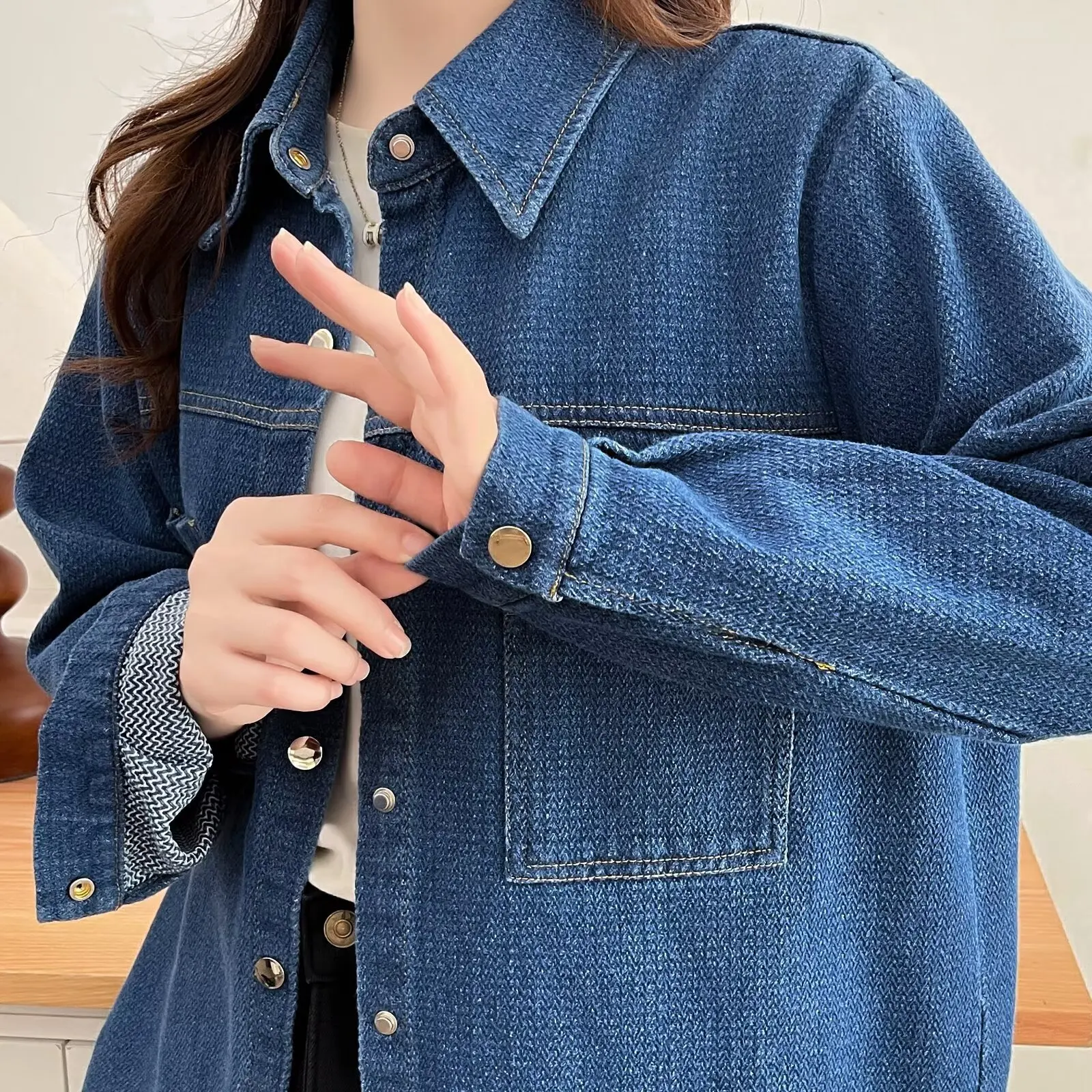 เสื้อเบลาส์ผู้หญิงไซส์ใหญ่ ฤดูใบไม้ร่วง 2025 ใหม่ สไตล์ท้องฟ้าเต็มดาว เสื้อแจ็คเก็ตยีนส์ลายทาง รุ่น 014
