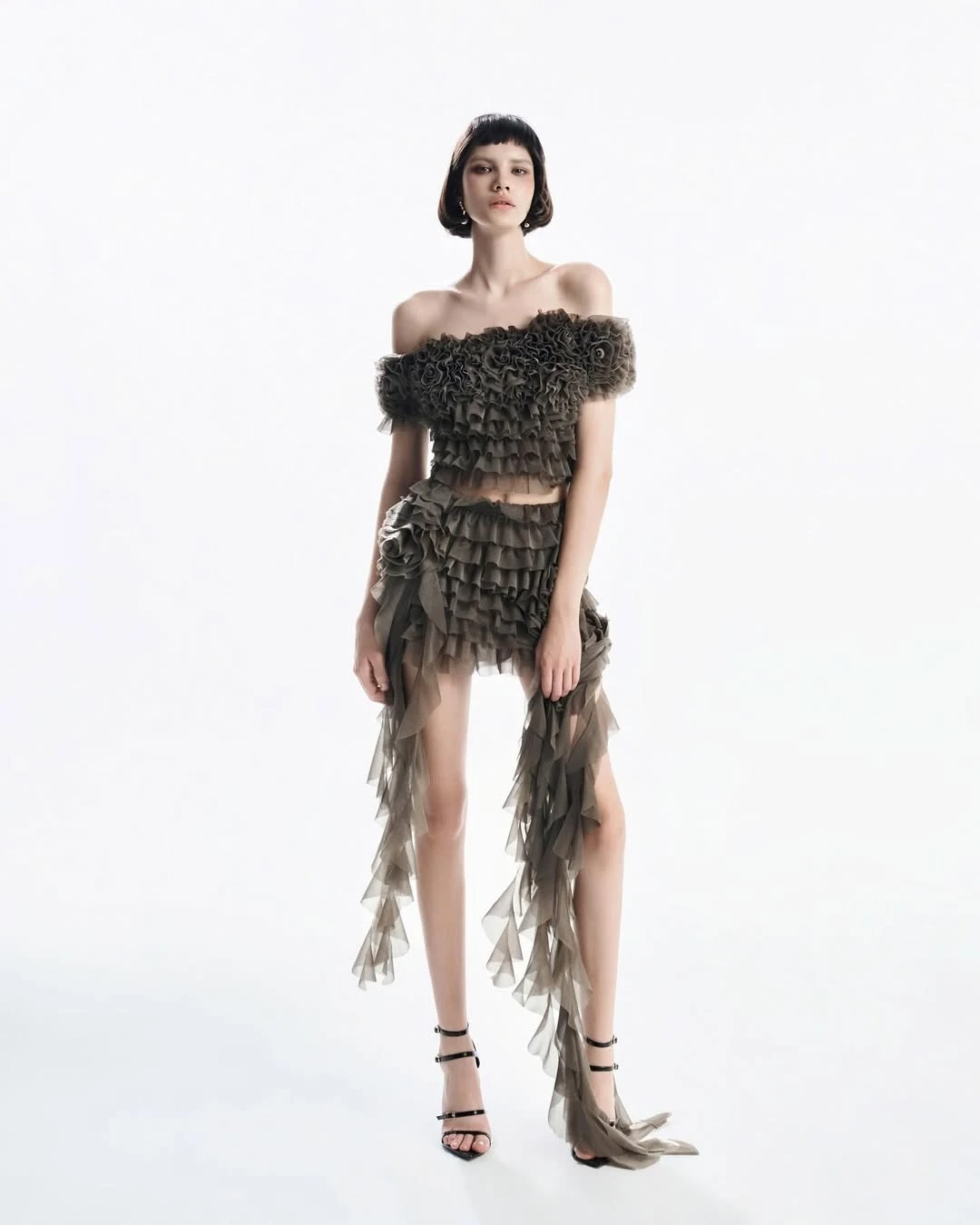 Vestido feminino sexy de tule com babados e ombro de fora, design em camadas e saia fluida para ocasiões especiais, roupa de noite, duas peças