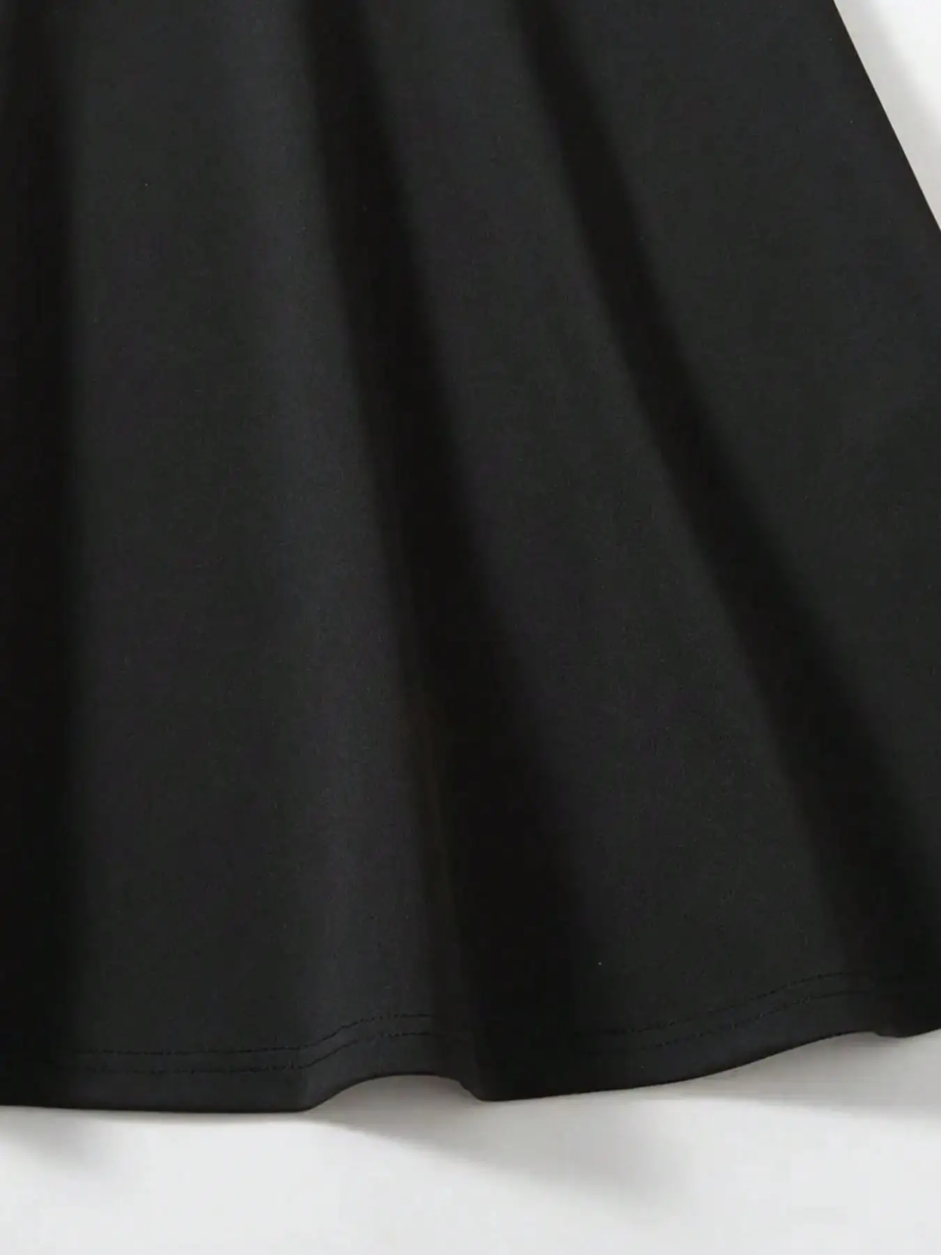 Teenager-Kleid mit Off-Shoulder-Ausschnitt und Langen Ärmeln, Tailliertes Design für Schlankere Silhouette, Lässiger Stil für Party & Date, Kleid mit Bindegürtel – Detail 8