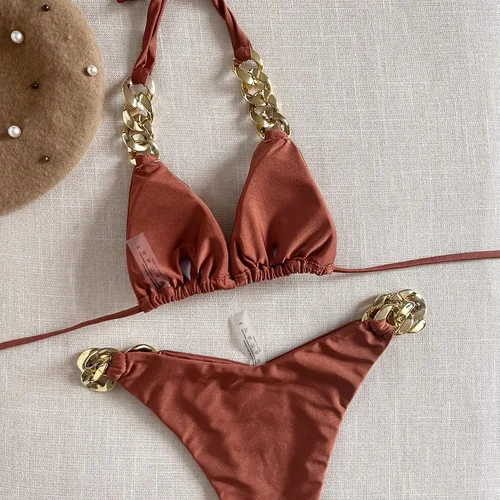 ملابس السباحة