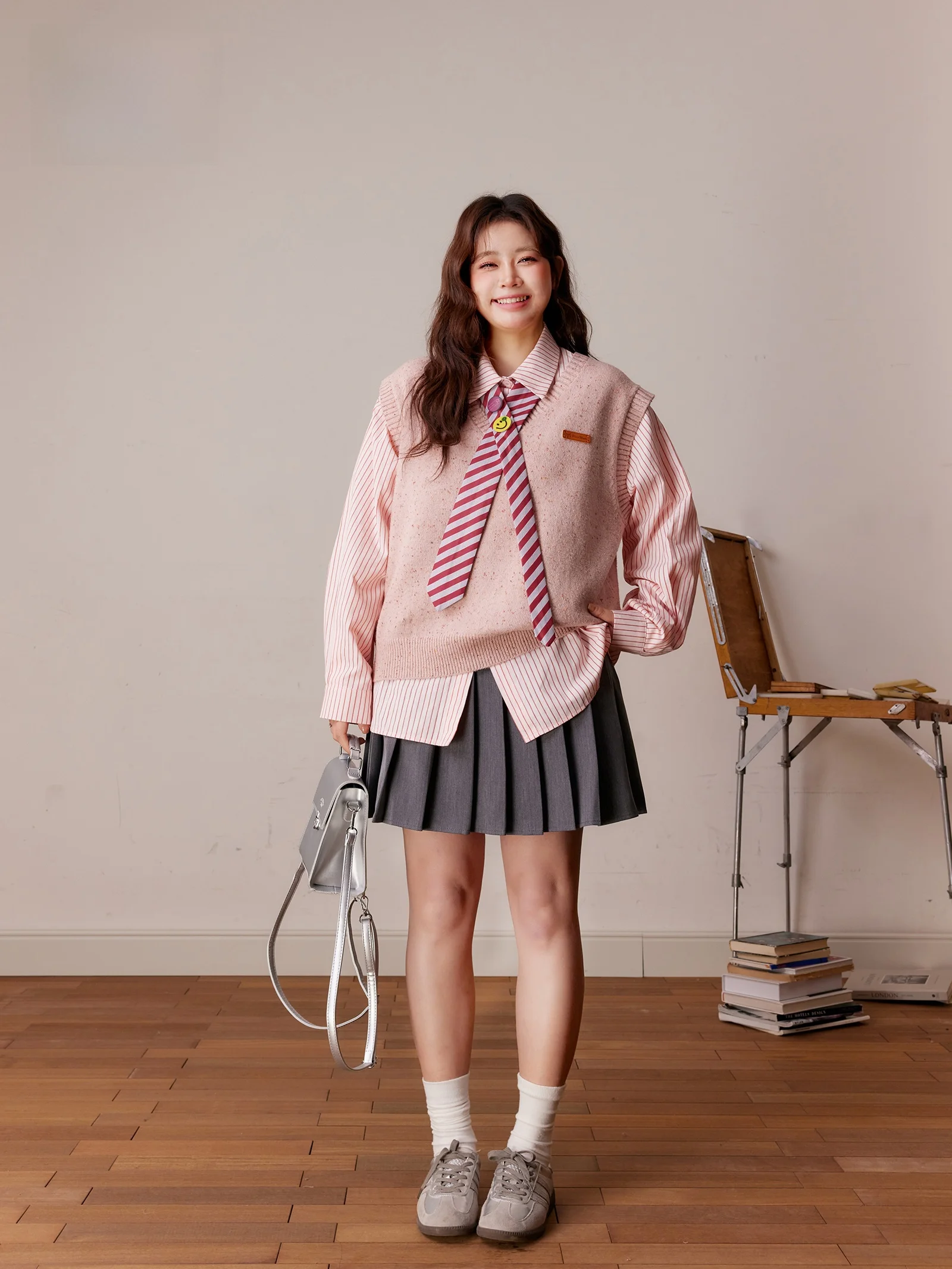 

Весенний вязаный комплект больших размеров с эффектом похудения, женский модный комплект для колледжа, вязаный жилет, плиссированная юбка, комплект футболок